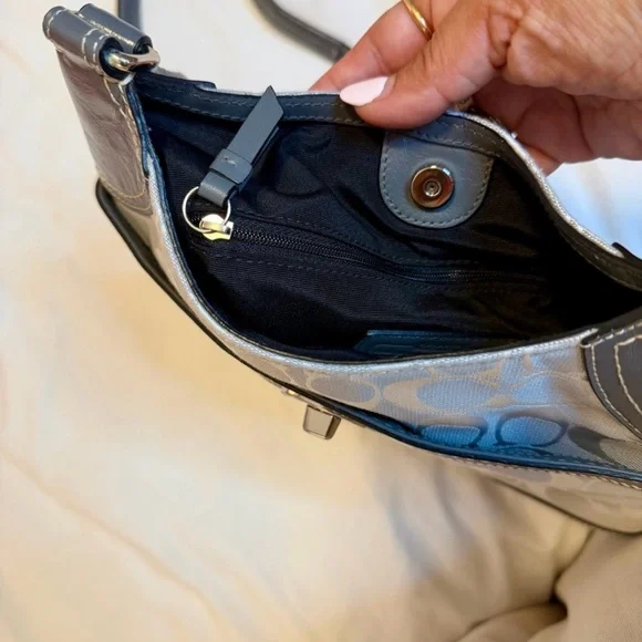 Coach Vintage Gray Hampton Hobo Grey Signature Crossbody HandBag - Picture 10 of 10